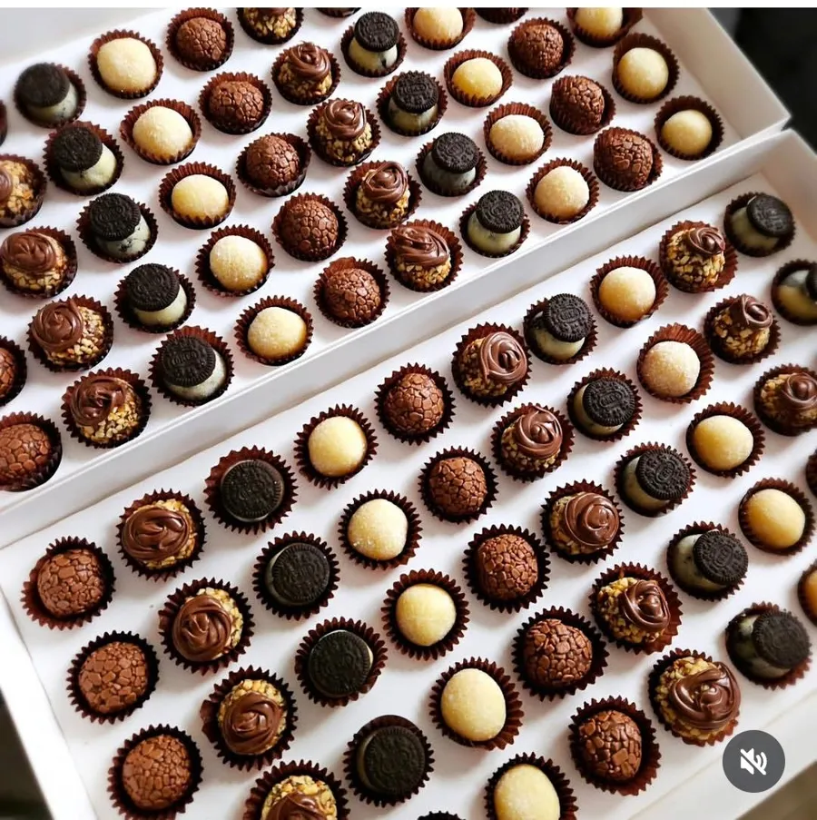 Caixa de brigadeiros sortidos